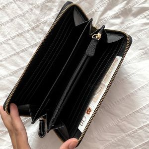 Coach Signature C Patent Leather Wallet — like new